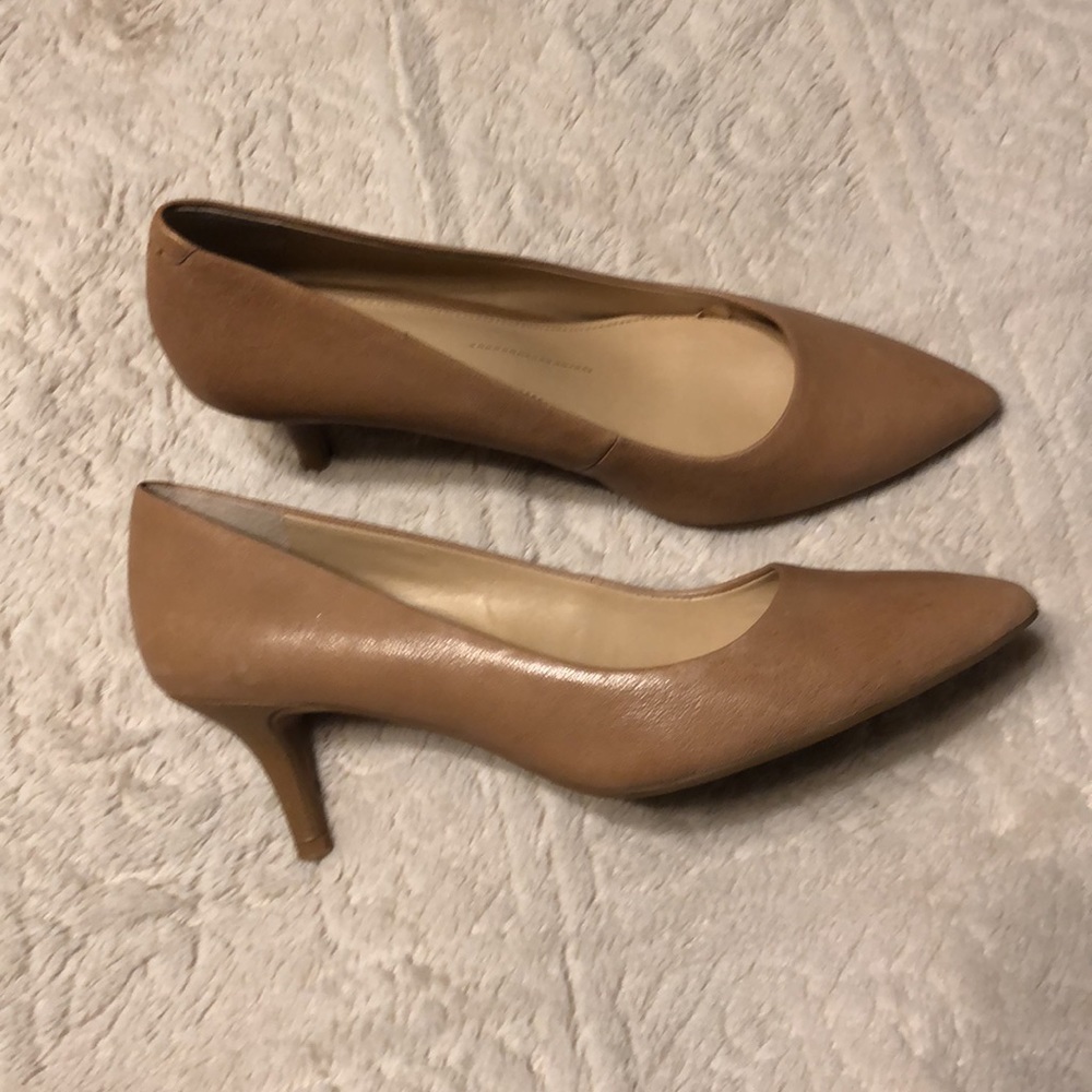 Leather pumps